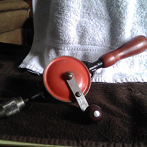 Vintage "Hand Drill."  They call it "Eggbeaters"  it's not for mixing food. - Picture 1 of 2
